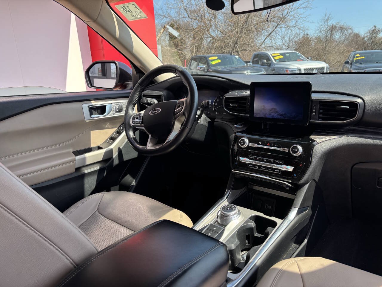 Used 2021 Ford Explorer Limited w/ Equipment Group 301A AWD/4WD image 17