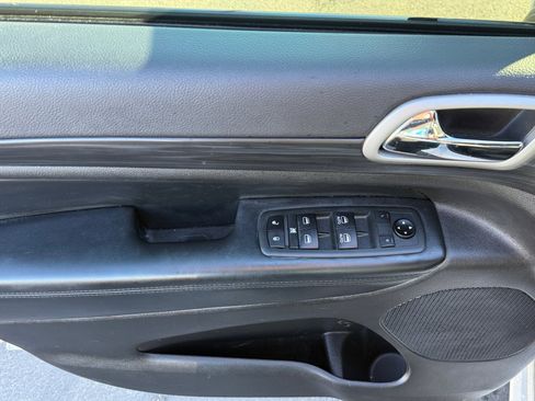 Certified 2020 Jeep Grand Cherokee Altitude image 15