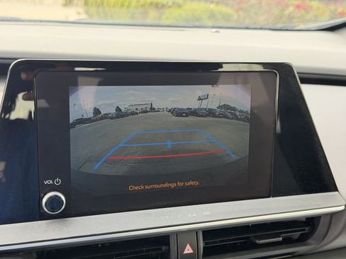 Used 2024 Toyota Prius LE image 16