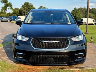 Used 2024 Chrysler Pacifica Touring-L FWD video 2
