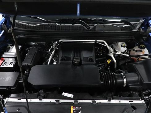 Used 2025 Chevrolet Colorado ZR2 w/ Technology Package AWD/4WD image 26