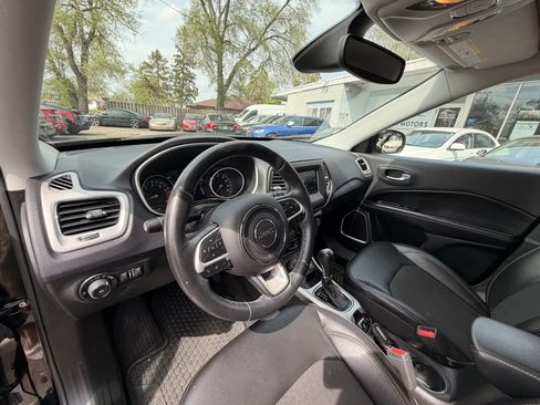 Used 2018 Jeep Compass Latitude w/ Popular Equipment Group AWD/4WD image 8