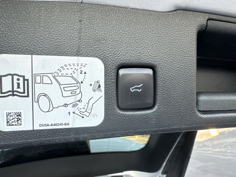 Used 2020 Ford Escape Titanium image 15