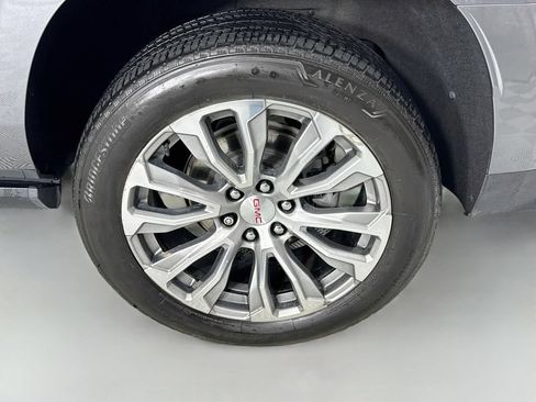 Used 2021 GMC Yukon XL Denali w/ Denali Premium Package AWD/4WD image 35