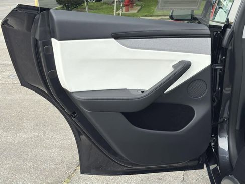 Used 2026 Tesla Model Y 2WD image 28