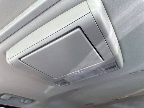 Used 2013 Cadillac Escalade Luxury image 19