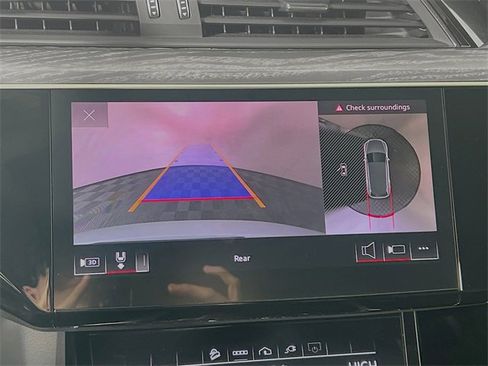 Used 2023 Audi e-tron Premium Plus w/ Premium Plus Package image 21