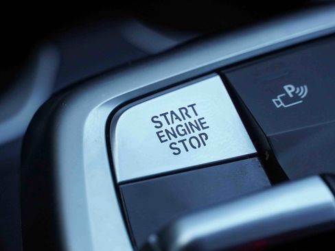 Certified 2025 BMW X2 xDrive28i image 18