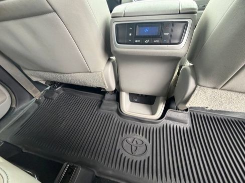 Used 2018 Toyota Highlander XLE AWD/4WD image 47