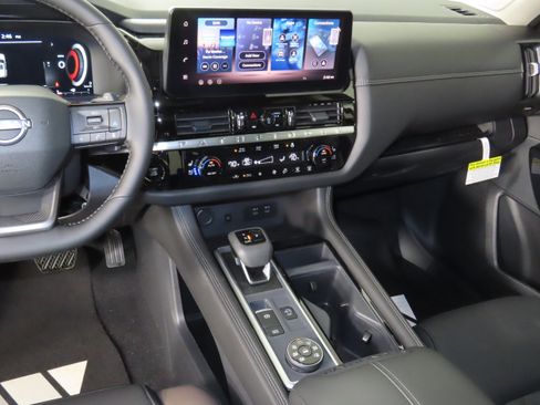 New 2026 Nissan Pathfinder Platinum image 8