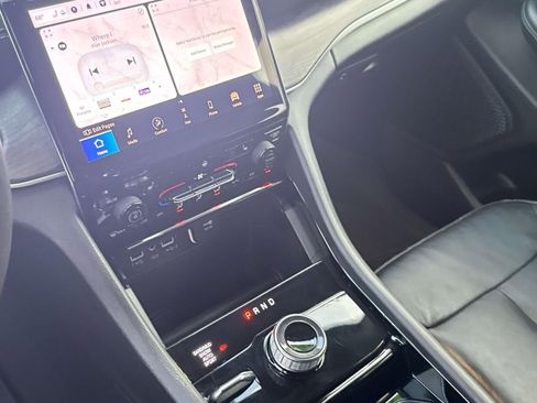 Used 2023 Jeep Grand Cherokee Limited w/ Black Appearance Package image 20