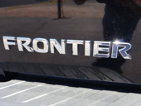 Used 2017 Nissan Frontier SV w/ SV Value Truck Package RWD image 9