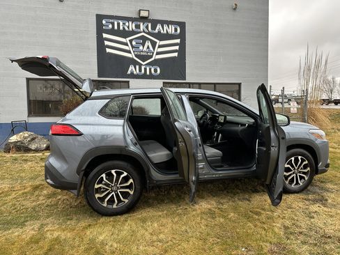 Used 2025 Toyota Corolla Cross AWD Hybrid image 23