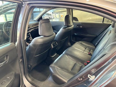 Used 2017 Honda Accord Touring image 14