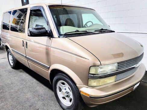 Used 2005 Chevrolet Astro Passenger image 10