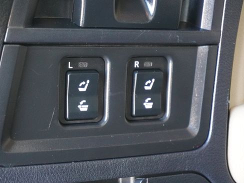 Used 2016 Toyota Sequoia SR5 image 29