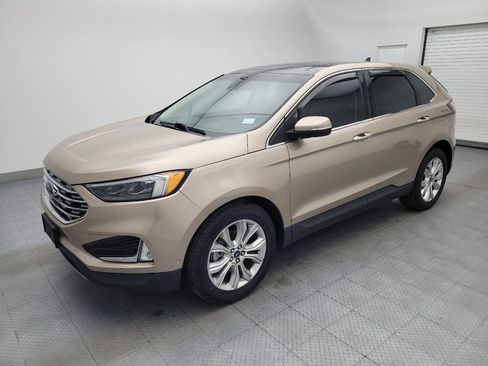 Used 2020 Ford Edge Titanium w/ Equipment Group 301A FWD image 2