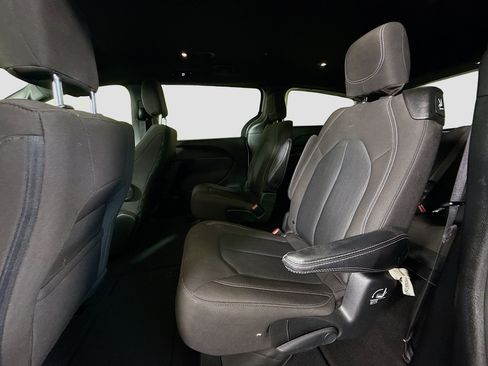 Used 2023 Chrysler Pacifica Touring FWD image 25
