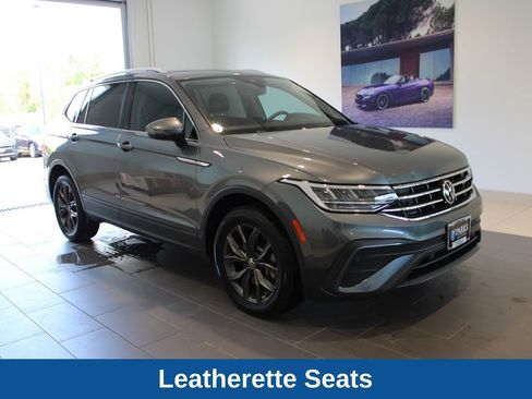 Used 2022 Volkswagen Tiguan SE w/ Panoramic Sunroof Package AWD/4WD image 2