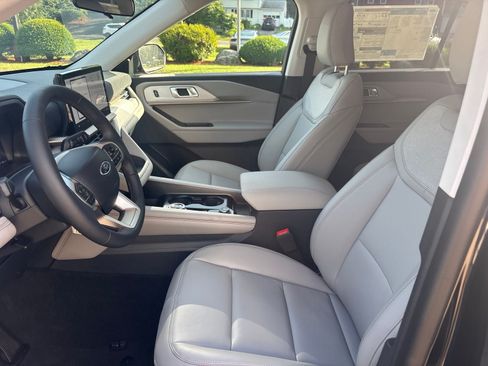 New 2026 Ford Explorer Active w/ Active Comfort Package AWD/4WD image 12