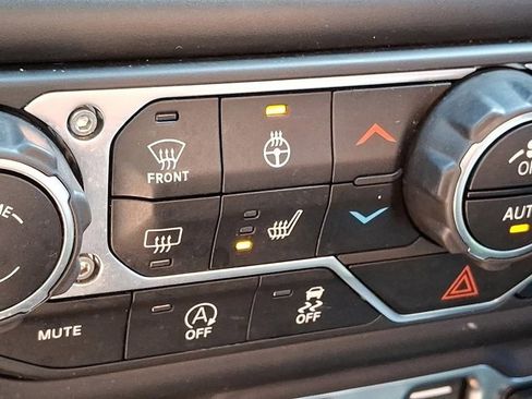 Certified 2021 Jeep Gladiator Overland image 30