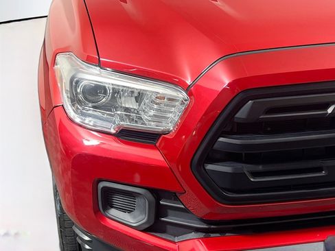 Used 2018 Toyota Tacoma SR image 11