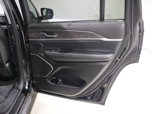 Used 2023 Jeep Grand Cherokee L Limited w/ Luxury Tech Group II AWD/4WD image 21