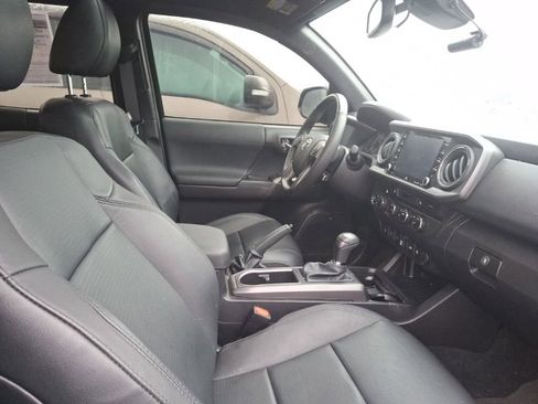 Used 2022 Toyota Tacoma TRD Off-Road w/ TRD Premium Off Road Package image 13