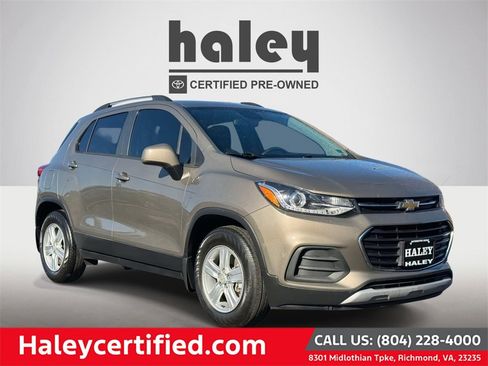 Used 2021 Chevrolet Trax LT w/ LT Convenience Package image 1