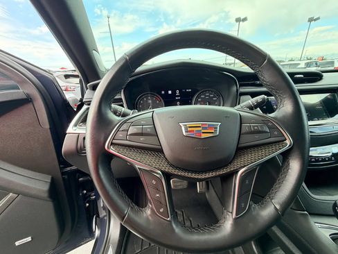 Used 2024 Cadillac XT5 Sportv w/ Technology Package AWD/4WD image 11