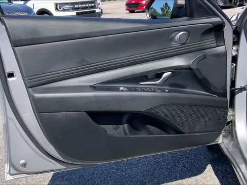 Used 2025 Hyundai Elantra SEL FWD image 21