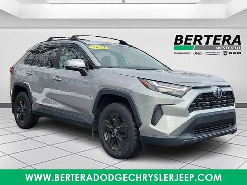 Used 2022 Toyota RAV4 XLE image 1