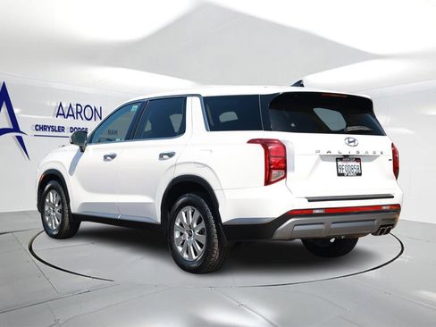 Used 2023 Hyundai Palisade SE AWD/4WD image 2