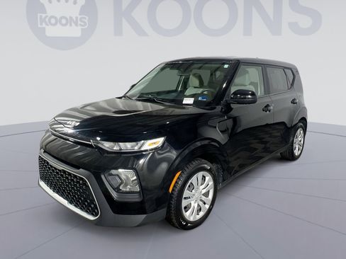 Used 2022 Kia Soul LX image 1