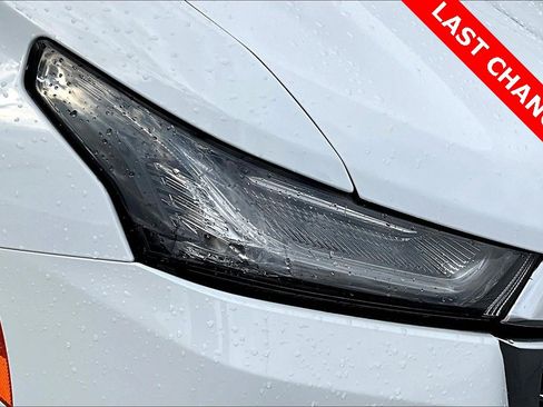 Used 2023 Chevrolet Traverse Premier image 30