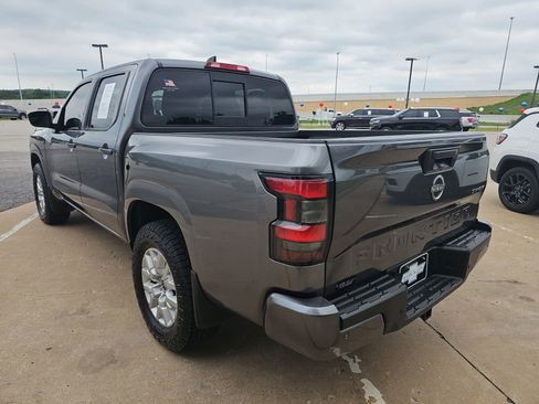 Used 2022 Nissan Frontier SV AWD/4WD image 8