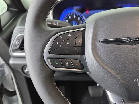 New 2025 Chrysler Pacifica Select w/ Fav Edition Package FWD image 17