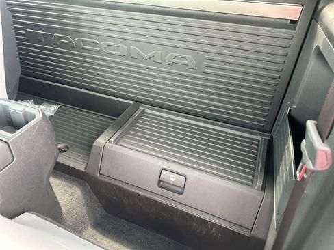 Used 2025 Toyota Tacoma SR5 image 21