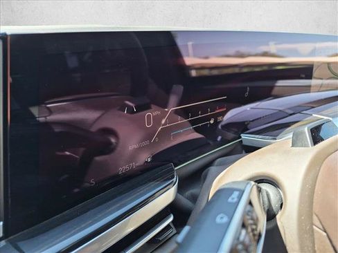 Used 2025 Cadillac Escalade Premium Luxury AWD/4WD image 11