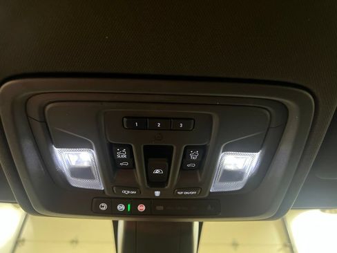 Used 2019 Chevrolet Silverado 1500 High Country w/ Technology Package AWD/4WD image 32