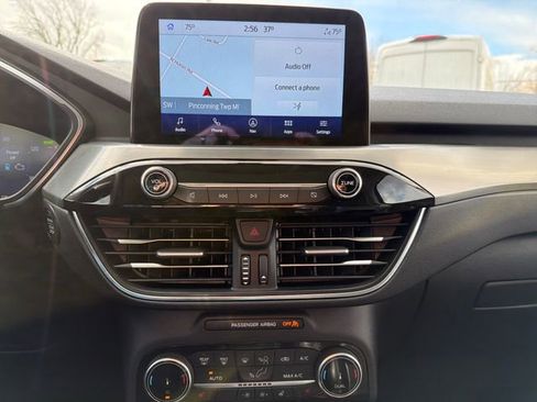 Used 2022 Ford Escape Titanium image 15