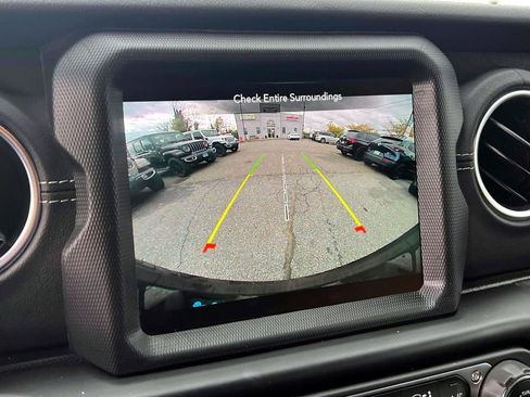 Used 2023 Jeep Wrangler Unlimited Sahara w/ Cold Weather Group image 29