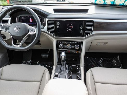 Used 2022 Volkswagen Atlas SE w/ Black Wheel Package image 13