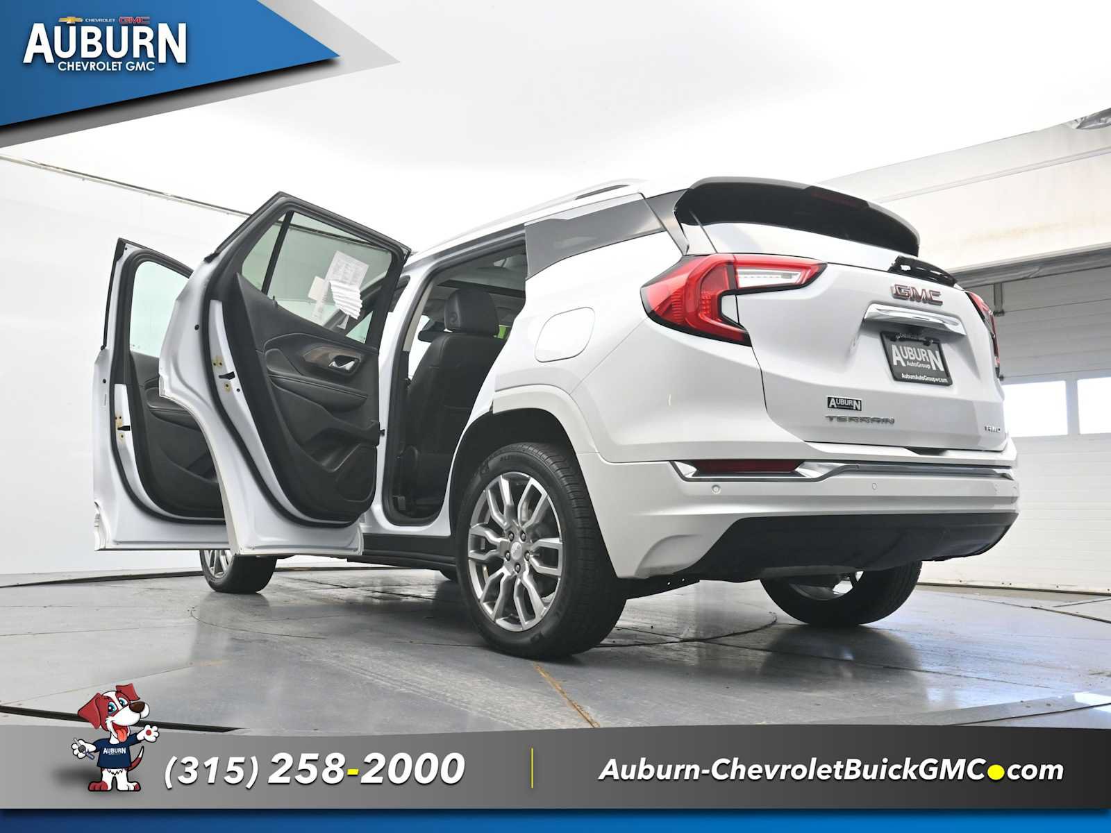 Used 2024 GMC Terrain Denali w/ Denali Premium Package AWD/4WD image 40