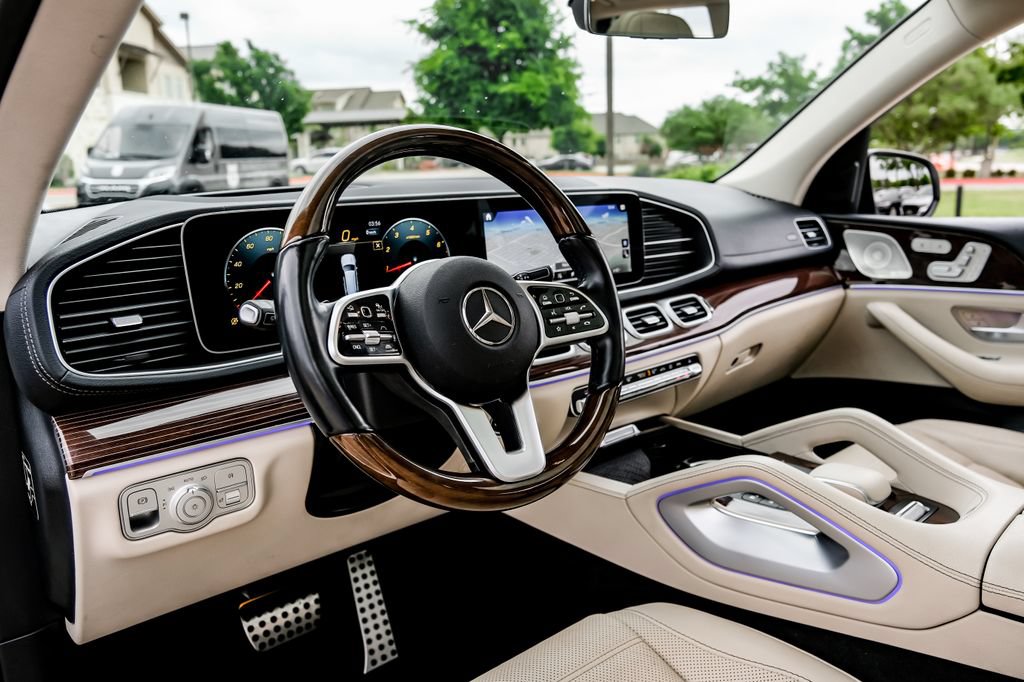 Used 2023 Mercedes-Benz GLS 580 4MATIC image 12