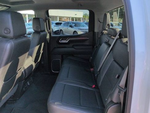 Used 2025 GMC Sierra 1500 SLT AWD/4WD image 13
