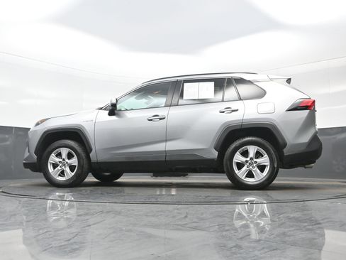Used 2019 Toyota RAV4 LE image 27