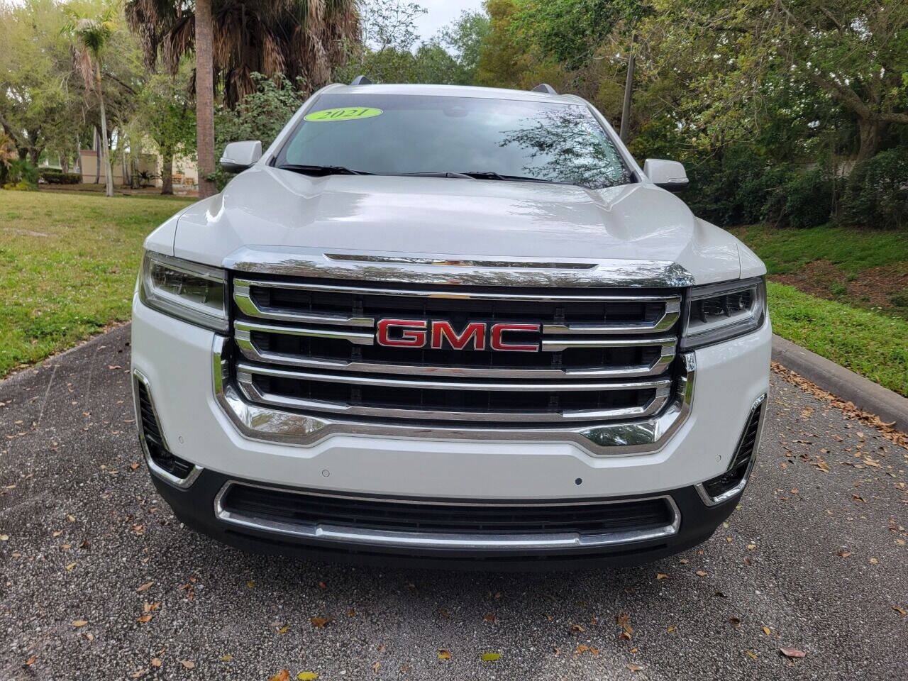 Used 2021 GMC Acadia SLT w/ Trailering Package FWD image 2