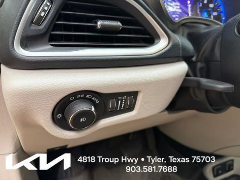 Used 2020 Chrysler Pacifica Touring-L Plus w/ Tire & Wheel Group FWD image 15