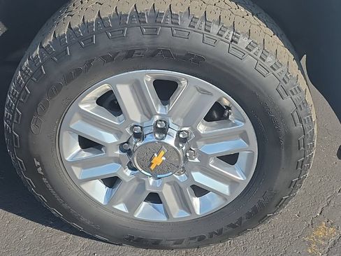 Used 2025 Chevrolet Silverado 2500 High Country w/ High Country Premium Package AWD/4WD image 13